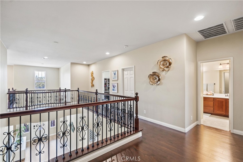 MLS #WS25169872 img 16