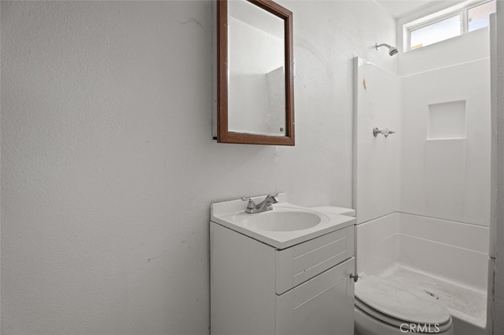 https://media.crmls.org/medias/8c4638d8-1887-4e7d-b427-4abeeb1886c4.jpg?preset=X-Large