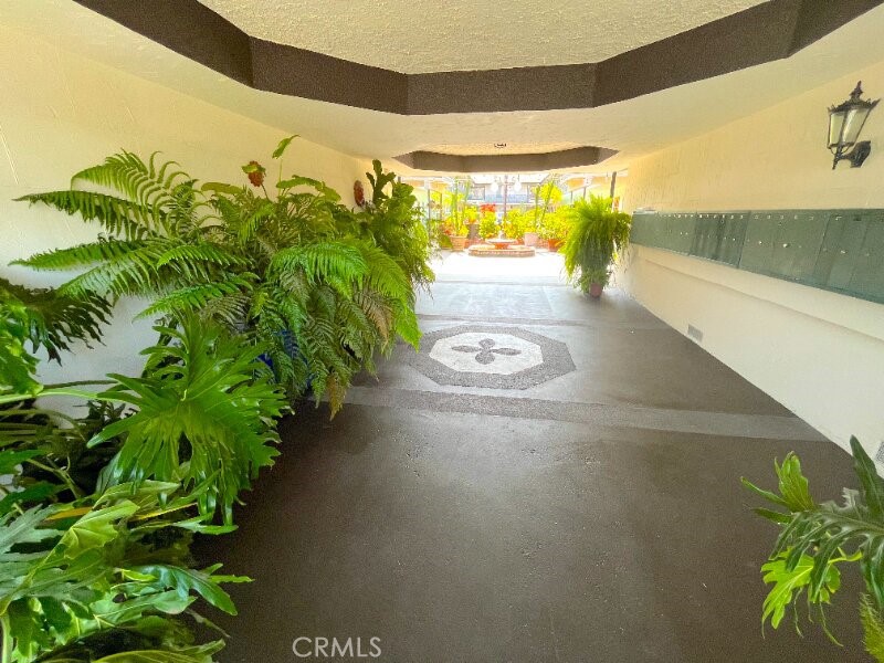 https://media.crmls.org/medias/8c46683d-0bb6-4c30-ac2f-a0f57d653b7e.jpg?preset=X-Large