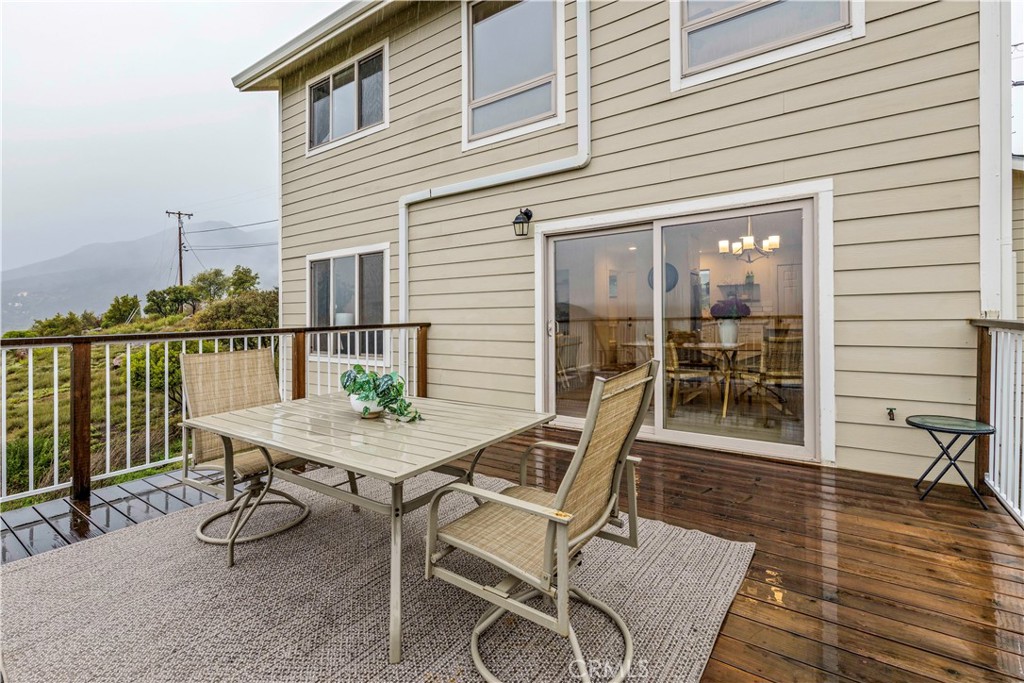 https://media.crmls.org/medias/8c468d33-c74f-413a-bf47-b31a721fd12a.jpg?preset=X-Large