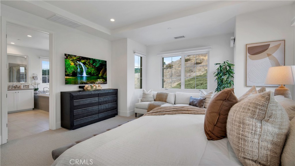 MLS #OC25256306 image #21