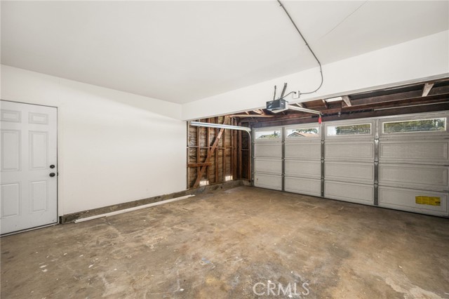 925 Eastglen photo 44