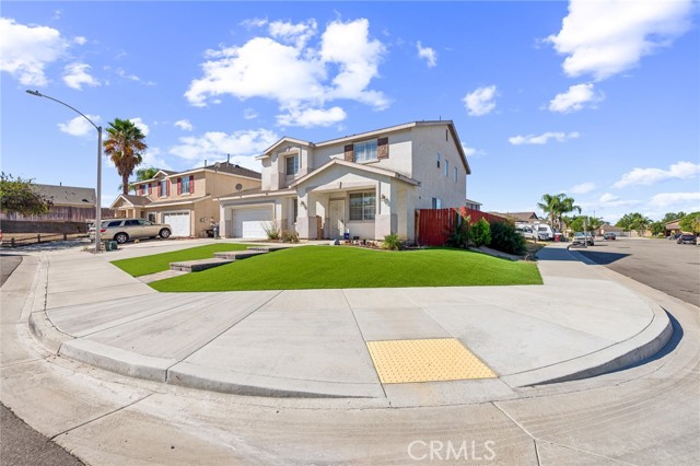 Detail Gallery Image 1 of 12 For 24951 Thames Ct, Hemet,  CA 92544 - 4 Beds | 3 Baths