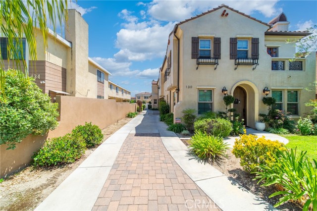 130 Alta Street, Arcadia CA: https://media.crmls.org/medias/8c4917f9-e7d0-4c51-a535-568c9eb0511c.jpg