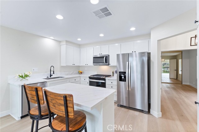 Detail Gallery Image 6 of 8 For 3620 Sherwood Dr, Yorba Linda,  CA 92886 - 3 Beds | 3 Baths