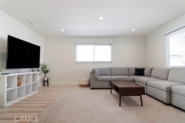 Detail Gallery Image 5 of 43 For 24136 Kittridge, West Hills,  CA 91307 - 5 Beds | 4/1 Baths