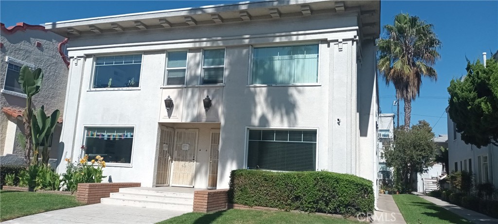 1/2 E Ocean Avenue