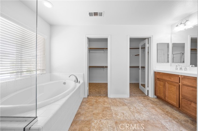 Detail Gallery Image 10 of 29 For 12430 Breeze Ln, Corona,  CA 91752 - 4 Beds | 3 Baths