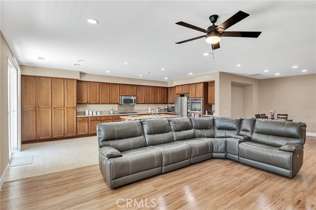 14277 Florence Street, Eastvale CA: https://media.crmls.org/medias/8c4a43dd-8466-4c9c-a3a1-f6781ab929ed.jpg