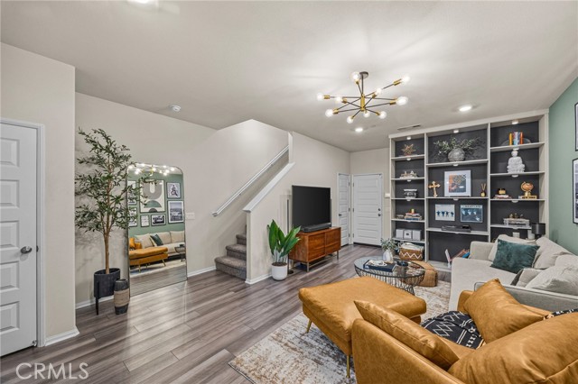 1752 Cayton Loop, West Covina CA: https://media.crmls.org/medias/8c4ace5e-83ce-4db8-8ec2-6e5674fb611c.jpg