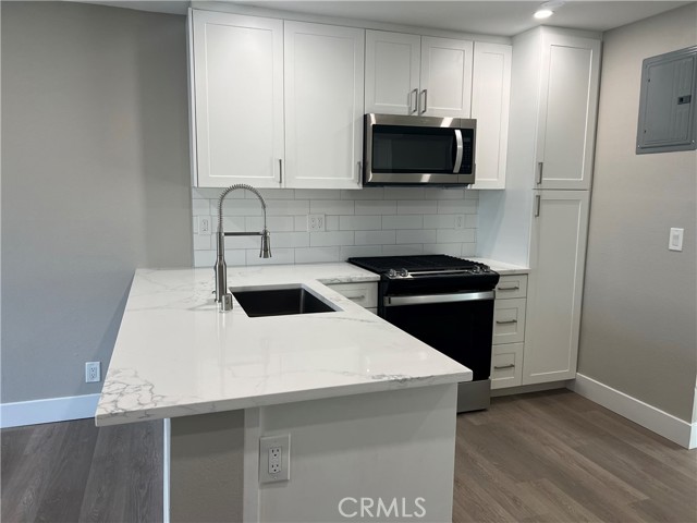 Detail Gallery Image 6 of 24 For 1030 Mission Dr #D,  Costa Mesa,  CA 92626 - 2 Beds | 1 Baths