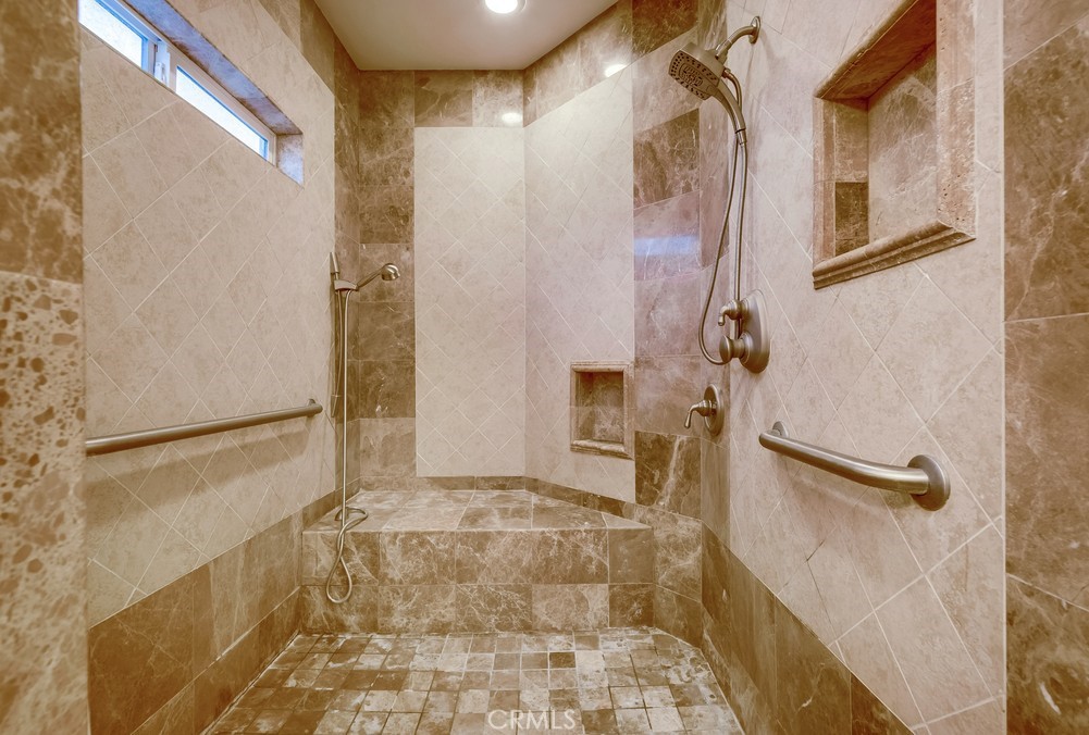 https://media.crmls.org/medias/8c4b7762-b93a-4880-96ee-051b2e818161.jpg?preset=X-Large