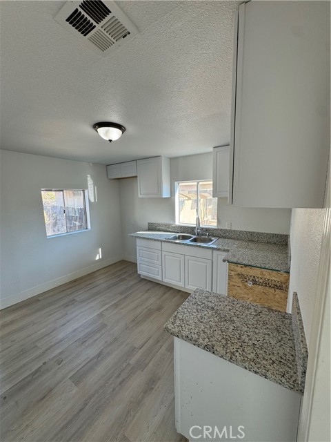 Detail Gallery Image 6 of 10 For 606 Sharon Pl, Bakersfield,  CA 93308 - 2 Beds | 1 Baths