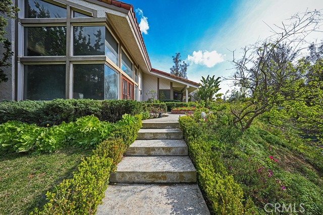 9752 Rangeview Drive, Santa Ana CA: https://media.crmls.org/medias/8c4cb449-1e64-4282-a3a3-3809aaf9beb2.jpg