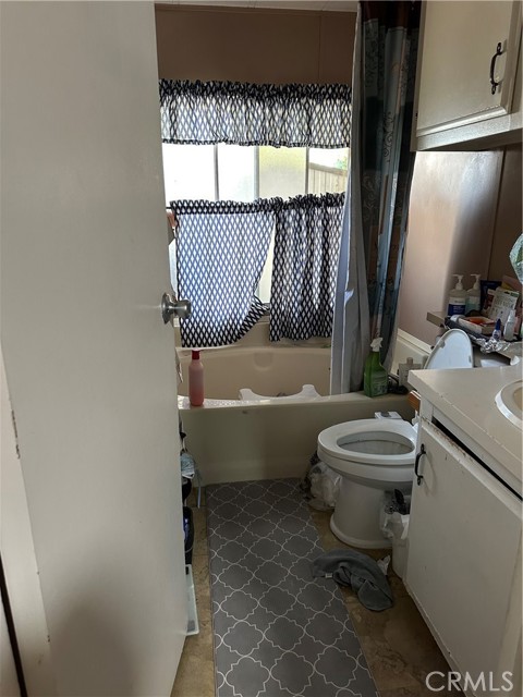 Detail Gallery Image 14 of 18 For 1835 S Manchester Ave #108,  Anaheim,  CA 92802 - 5 Beds | 1/1 Baths