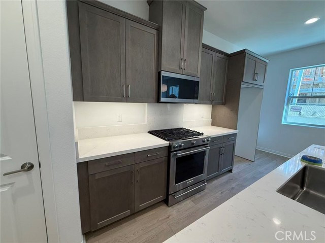 Detail Gallery Image 4 of 20 For 4223 Honeybee Paseo, Ontario,  CA 91761 - 3 Beds | 2/1 Baths