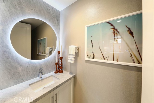 Detail Gallery Image 8 of 25 For 17532 Cameron Ln #109,  Huntington Beach,  CA 92647 - 3 Beds | 3/1 Baths