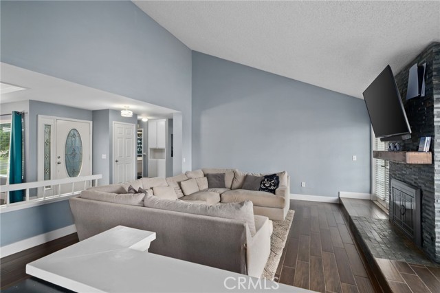 Detail Gallery Image 8 of 31 For 5810 Greens Dr, Riverside,  CA 92509 - 2 Beds | 2 Baths