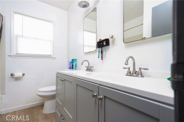 17062 San Fernando Mission Boulevard, Granada Hills CA: https://media.crmls.org/medias/8c4d990a-f1aa-4b6c-909c-8159759e1815.jpg