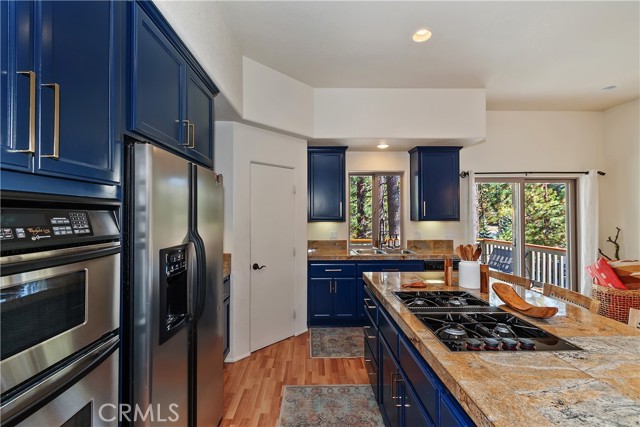 Detail Gallery Image 17 of 50 For 317 Oriole, Big Bear Lake,  CA 92315 - 3 Beds | 3 Baths