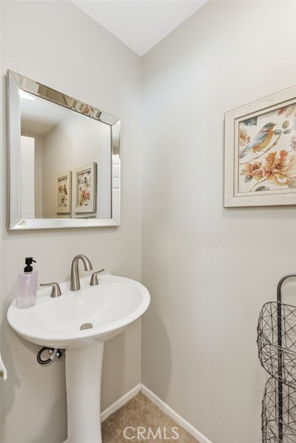 431 Redwing Drive, Corona CA: https://media.crmls.org/medias/8c4f1b69-3082-4d40-a731-e44ab8add5f9.jpg