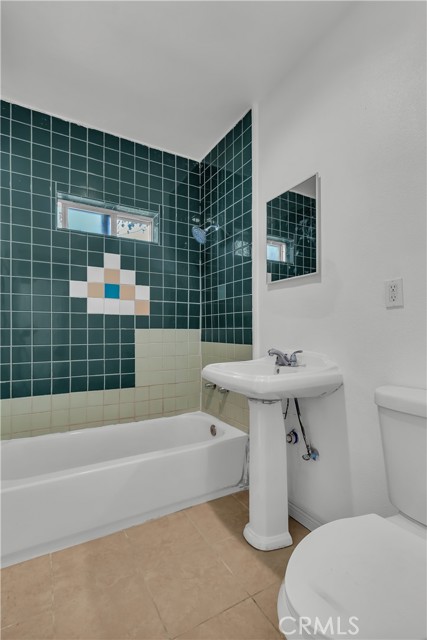 Detail Gallery Image 6 of 15 For 8750 Greenfield Park Dr, Bakersfield,  CA 93307 - 2 Beds | 1 Baths
