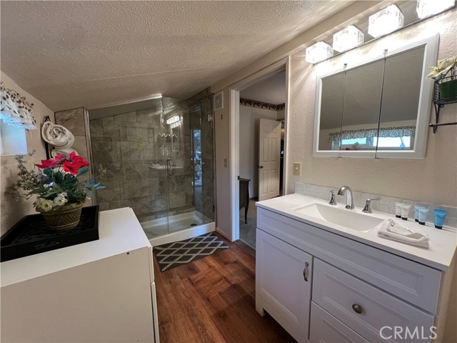 Detail Gallery Image 9 of 35 For 39307 Lark Rd, Big Bear Lake,  CA 92315 - 5 Beds | 2 Baths