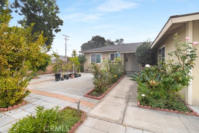 Detail Gallery Image 2 of 46 For 913 S Laurel St, Santa Ana,  CA 92704 - 4 Beds | 2 Baths