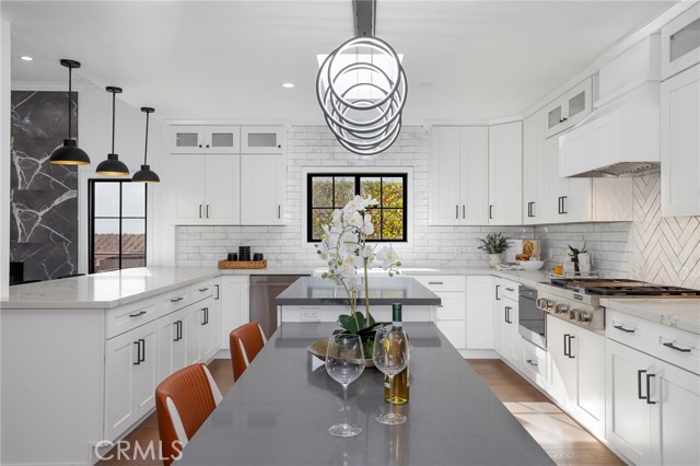 543 N Gardner Street, Los Angeles CA: https://media.crmls.org/medias/8c51edc8-cbb8-4b0d-b8e1-1a851e69e4c1.jpg