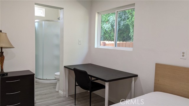 Detail Gallery Image 7 of 13 For 1293 1/2 W 37th Dr, Los Angeles,  CA 90007 - 2 Beds | 2 Baths