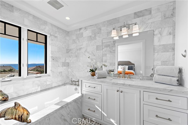 Detail Gallery Image 26 of 61 For 154 Pearl St, Laguna Beach,  CA 92651 - 3 Beds | 3 Baths