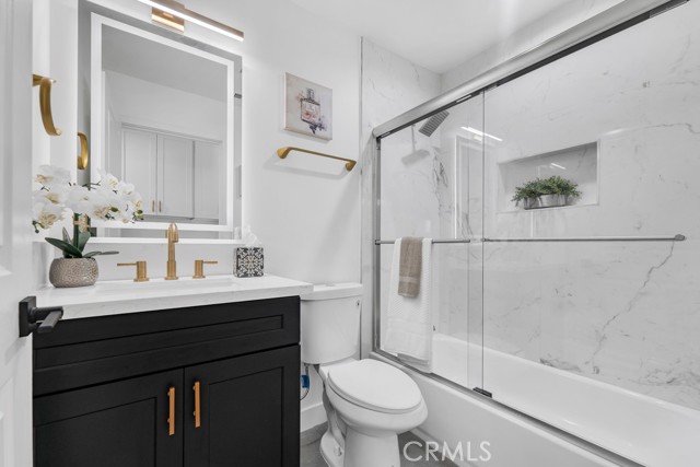 Detail Gallery Image 28 of 41 For 11722 Hayvenhurst, Granada Hills,  CA 91344 - 4 Beds | 3 Baths