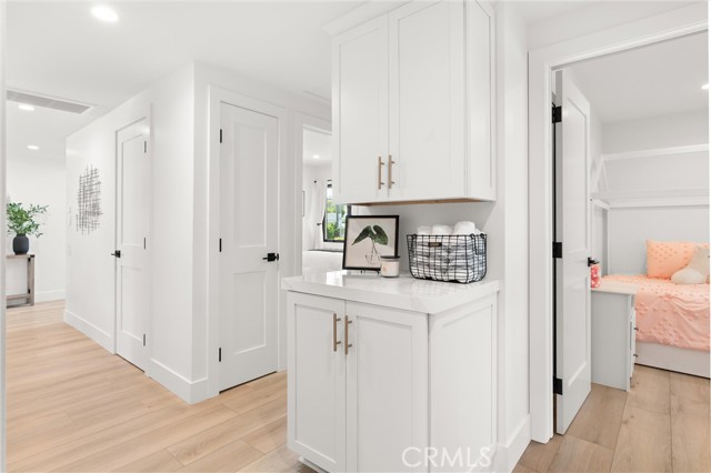 19582 Summer Breeze Lane, Huntington Beach CA: https://media.crmls.org/medias/8c5418a6-ae00-4e8c-9472-84e55f3095c7.jpg