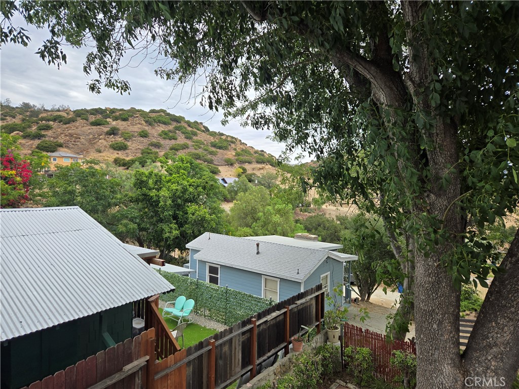 https://media.crmls.org/medias/8c553fae-1271-4063-9c8d-79582d00fed6.jpg?preset=X-Large