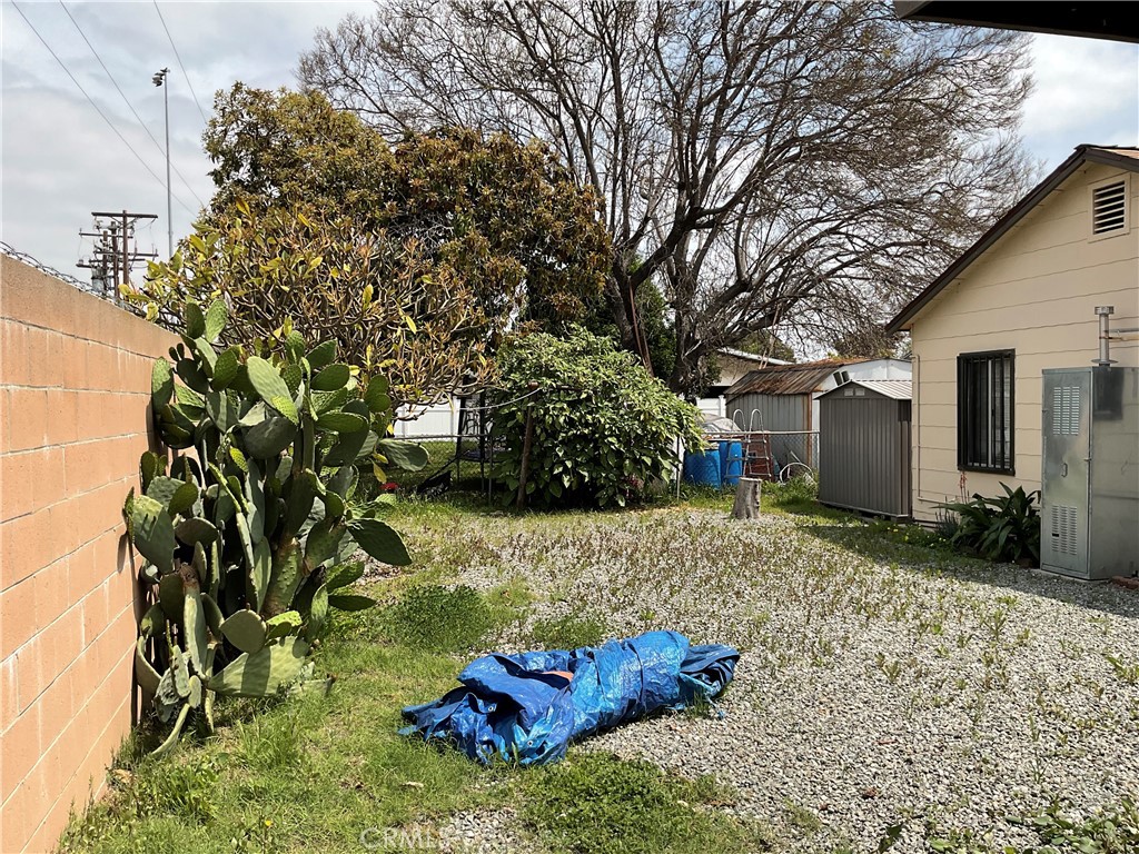 https://media.crmls.org/medias/8c5571b6-f7ef-4945-bb47-9faf9e5b3567.jpg?preset=X-Large