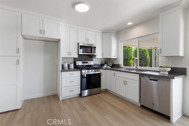 Detail Gallery Image 10 of 34 For 2205 Lake Forest Ct, San Bernardino,  CA 92407 - 3 Beds | 2 Baths