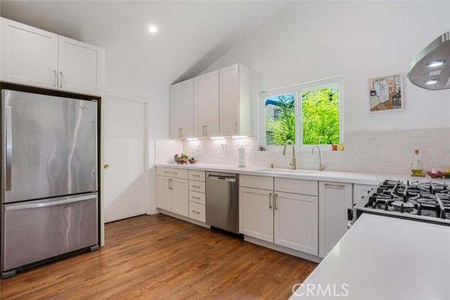 24101 Philiprimm Street, Woodland Hills CA: https://media.crmls.org/medias/8c55c172-3e52-4699-b85b-ce45eb9491d5.jpg