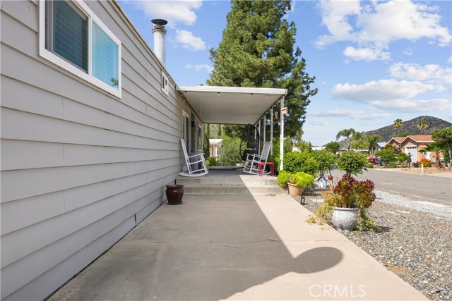 23011 Big Tee Drive, Canyon Lake CA: https://media.crmls.org/medias/8c562c06-76dc-417c-b061-4465a9e5ff39.jpg
