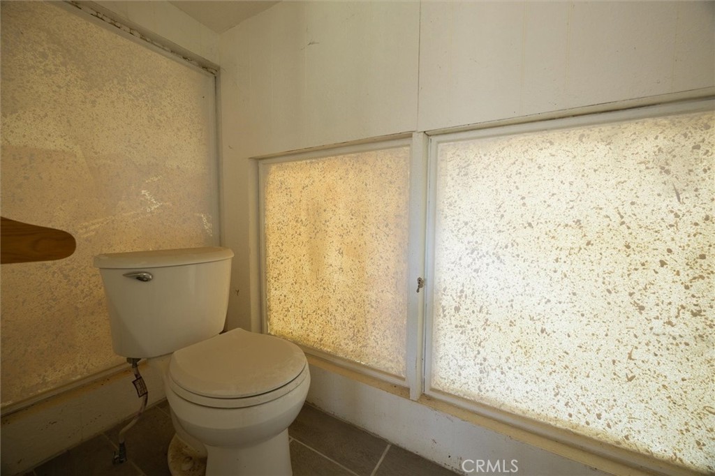 https://media.crmls.org/medias/8c565c45-6358-416e-a9d0-b6bc49d0be3f.jpg?preset=X-Large