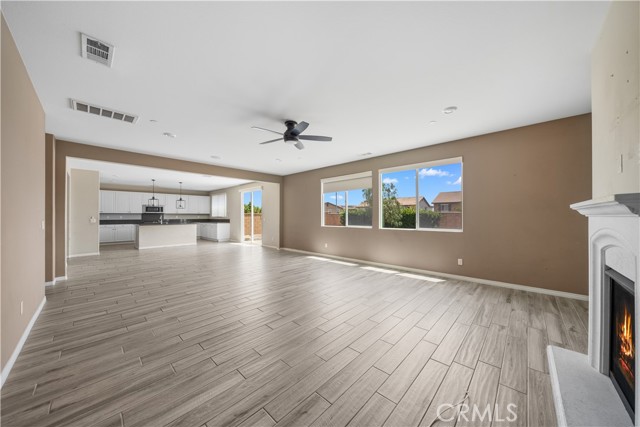 Detail Gallery Image 15 of 42 For 11836 Crossbill Way, Jurupa Valley,  CA 91752 - 5 Beds | 3 Baths