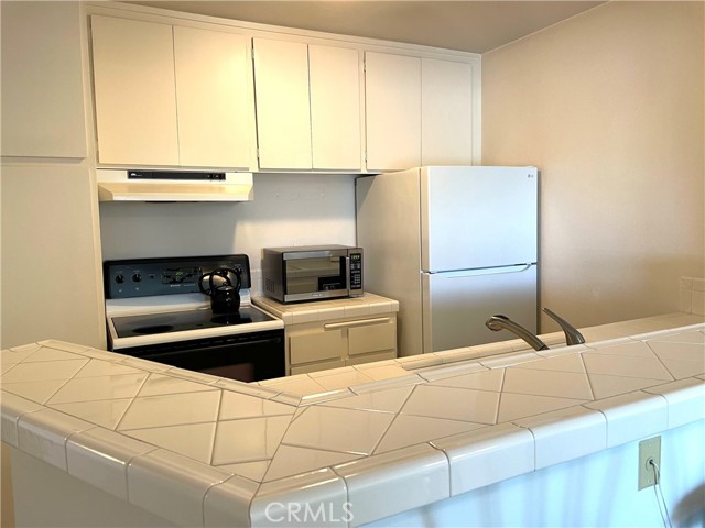 650 The Village, Redondo Beach CA: https://media.crmls.org/medias/8c56aa7a-2ef8-4433-83f9-0dd0fded8585.jpg
