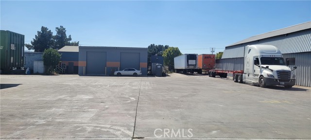 1960 S Date Avenue, Bloomington, California 92316, ,Commercial Lease,For Rent,1960 S Date Avenue,CRTR24237222