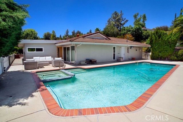 8464 Moorcroft Avenue, West Hills CA: https://media.crmls.org/medias/8c5853d5-b934-45c2-818b-bc87904e4f20.jpg