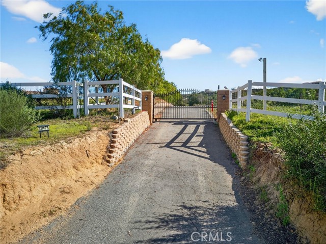 Detail Gallery Image 4 of 69 For 39475 Bruce Ln, Temecula,  CA 92592 - 4 Beds | 3/1 Baths