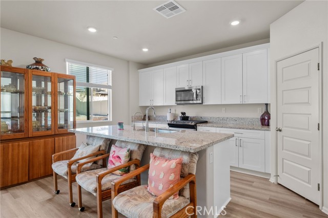 Detail Gallery Image 4 of 23 For 35256 Lopez, Beaumont,  CA 92223 - 4 Beds | 3 Baths