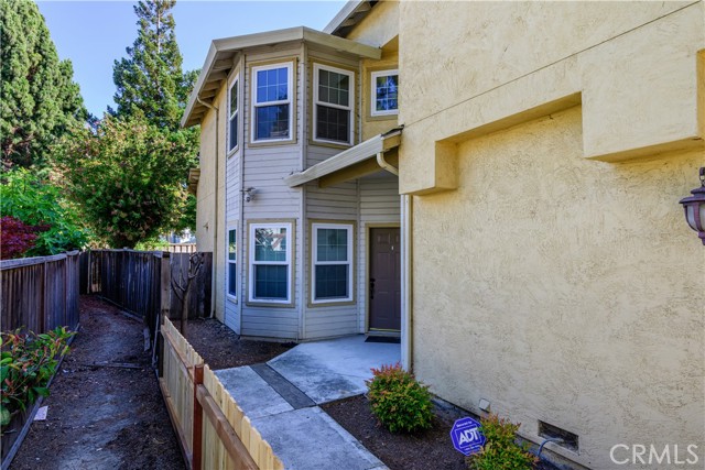 5004 Crandallwood Drive, Fremont CA: https://media.crmls.org/medias/8c5929cf-8b35-4927-b28d-3e969d985579.jpg