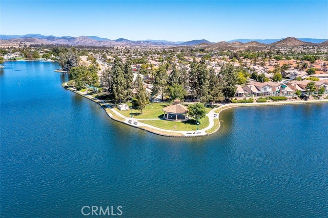 28705 Bridge Water Lane, Menifee CA: https://media.crmls.org/medias/8c5a24c3-f4ff-4236-b59a-a32556893b1c.jpg