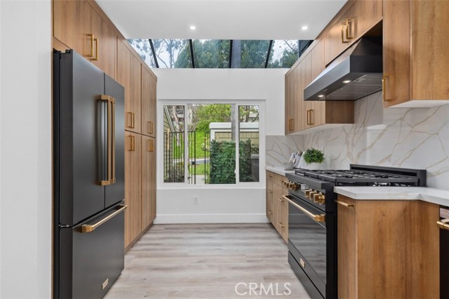 Detail Gallery Image 12 of 52 For 1 Rainbow Falls, Irvine,  CA 92603 - 4 Beds | 3 Baths