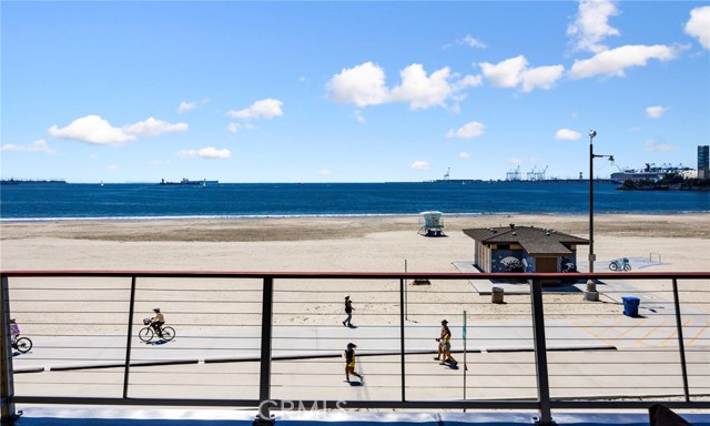 1400 E Ocean Boulevard, Long Beach CA: https://media.crmls.org/medias/8c5a7bd9-2b79-4554-a2d4-a4d9845b7aa6.jpg