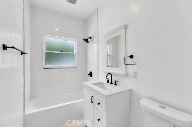 586 W 12th Street, San Pedro CA: https://media.crmls.org/medias/8c5ab277-d977-4208-b857-cfa2311d22a5.jpg